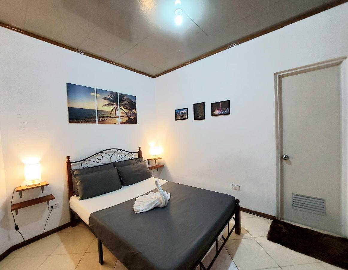 Ohlala Hostel Moalboal Exterior photo